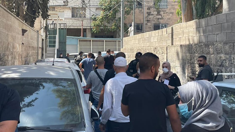 اعتقال مديرة مدرسة ومعلمة في وادي الجوز