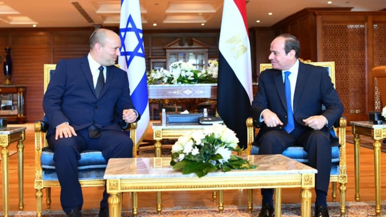السيسي يؤكد لبينت دعمه لجهود السلام