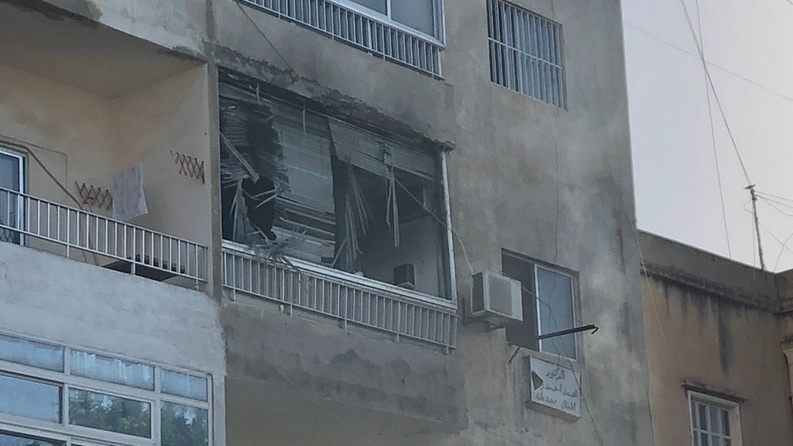 7 إصابات بانفجار مولد كهرباء بعيادة طبية في لبنان