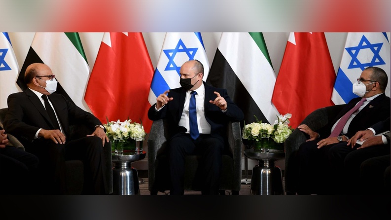 بينيت يلتقي وزيرين من الإمارات والبحرين 