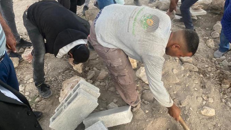 دفن رفات اموات نبشها الاحتلال في المقبرة اليوسفية