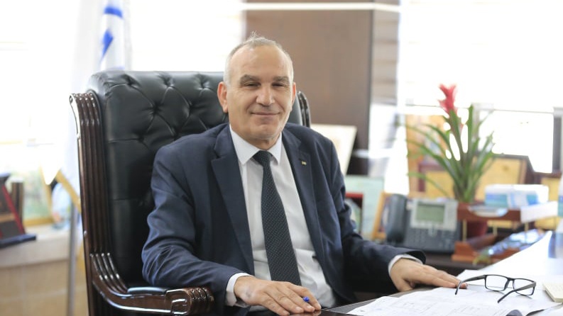 وفد من وزارة الاتصالات وتكنولوجيا المعلومات يتوجه الى تونس