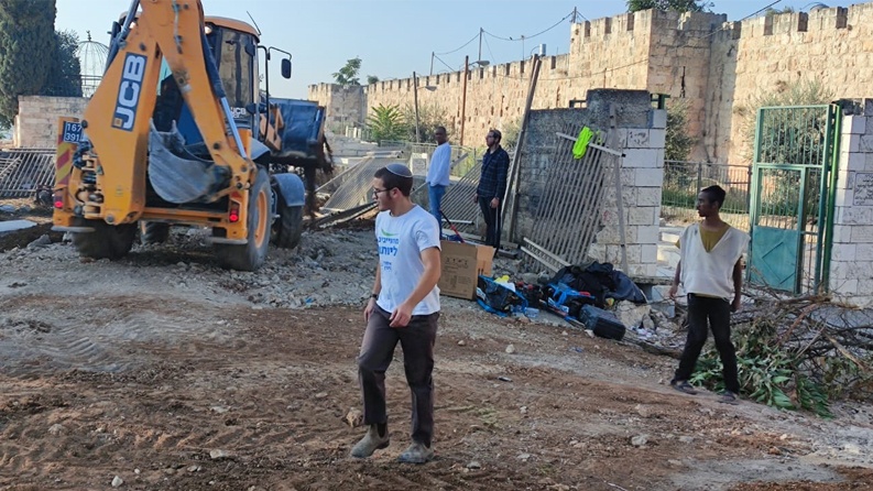 الاحتلال يواصل تجريف المقبرة اليوسفية بالقدس