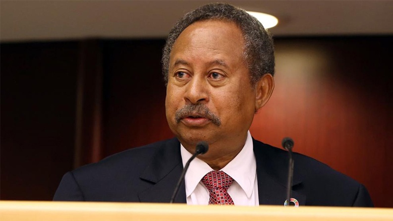 السودان.. حمدوك يعود لمنزله ومظاهرات ليلية رافضة لإجراءات قائد الجيش
