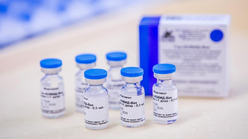 إسرائيل تعترف بالمتطعمين باللقاح الروسي