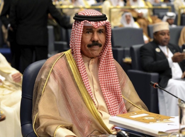 أمير الكويت يفوض ولي العهد ببعض صلاحياته