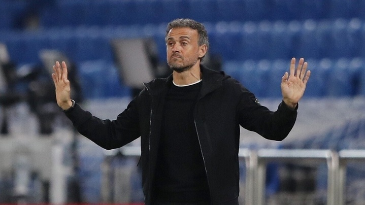 بماذا رد لويس انريكي على اخبار تدريب مان يونايتد؟