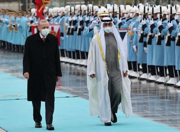 صور: أردوغان يستقبل ولي عهد أبو ظبي في أنقرة