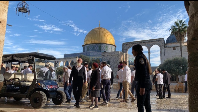 مستوطنون ينفذون جولات استفزازية بالأقصى