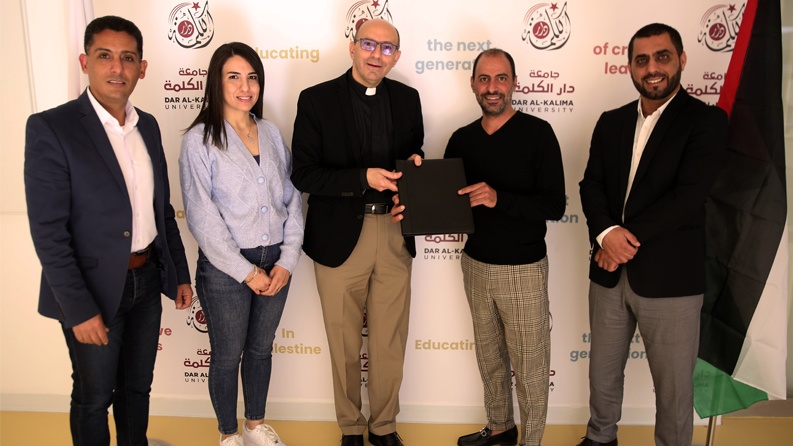 جفرا وجامعة دار الكلمة توقعان اتفاقية شراكة