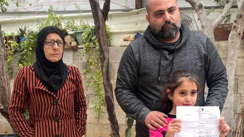 إخطار عائلة بإخلاء منزلها لصالح المستوطنين في الشيخ جراح
