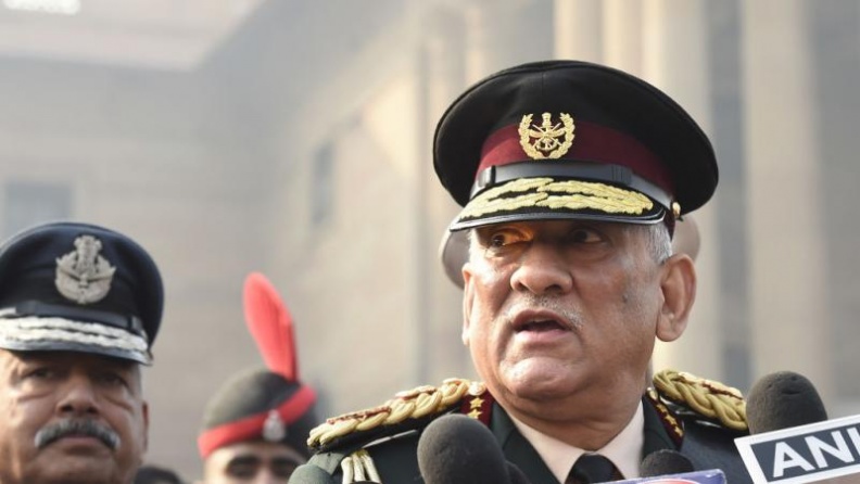 مصرع رئيس أركان الجيش الهندي و12 شخصاً بتحطم مروحية