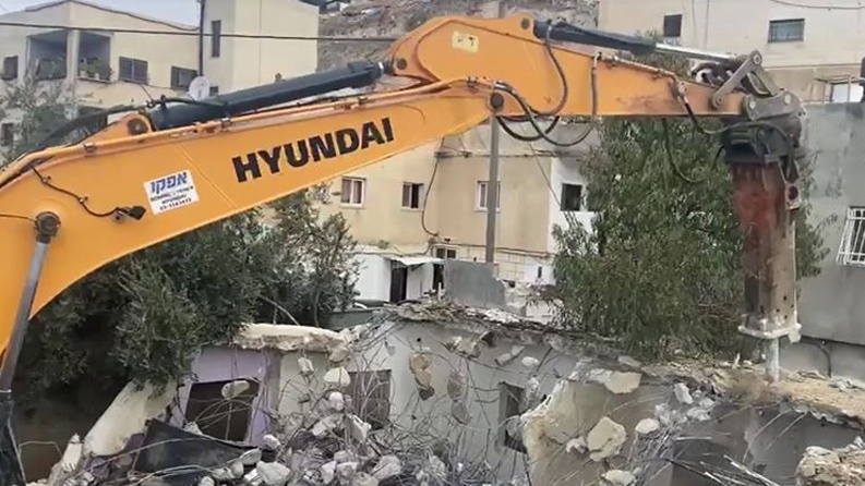 الاحتلال يجبر عائلة نصار على هدم 3 من منازلها في سلوان