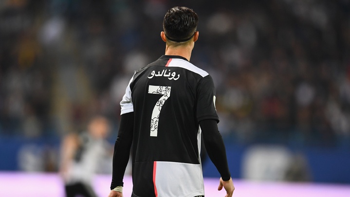 هل سيعتمد الفيفا اللغة العربية كلغة رسمية بالاتحاد؟