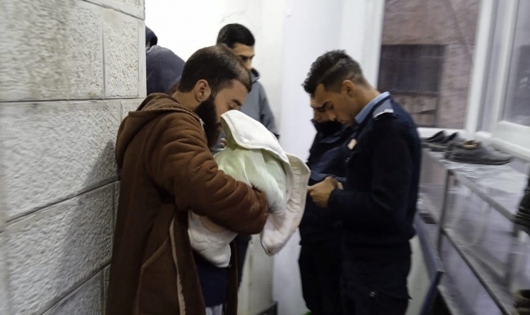 فيديو: العثور على رضيعة وضعتها فتاة داخل مسجد بضواحي القدس