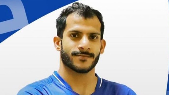 سقط أثناء الإحماء.. وفاة لاعب قبل انطلاق مباراة في الدوري العماني