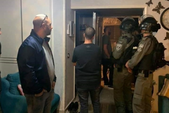 القدس: الاحتلال يقتحم منزل المحافظ غيث ويعتقل شبان من سلوان