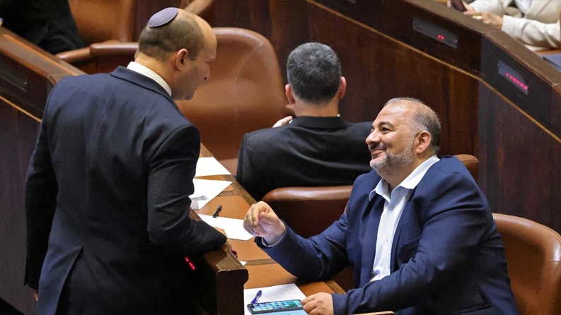 الكنيست تصادق على قانونين لقمع الأسرى واحتجاجات بالمجتمع العربي