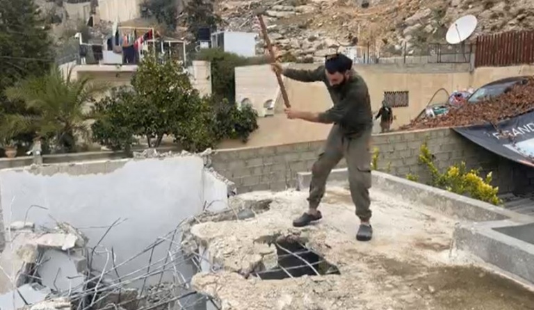القدس: الاحتلال يجبر مواطنا على هدم منزله وآخر على هدم محله