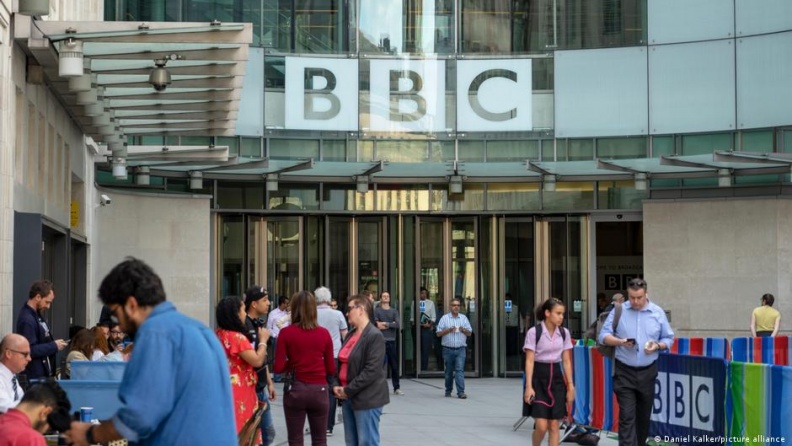 بريطانيا تقطع تمويل شبكة BBC