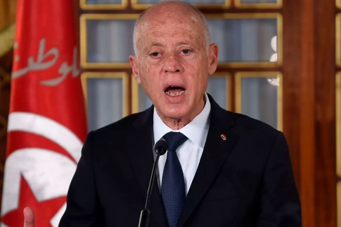 سعيّد يمدد حالة الطوارئ لشهر