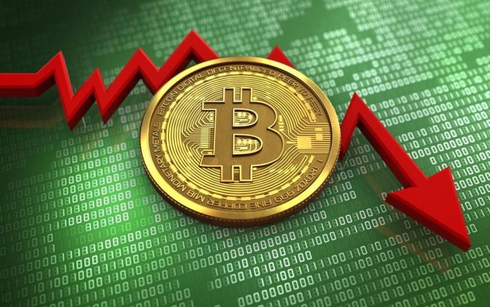 بتكوين تنهار.. فقدت 50% من قيمتها