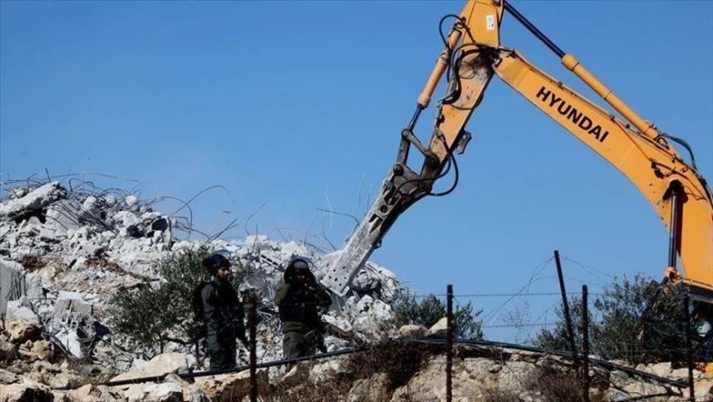 الاحتلال يهدم خمس منشآت شرق القدس