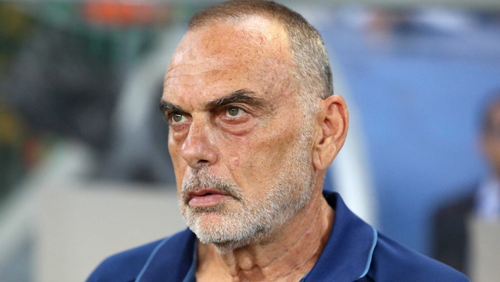 مدرب منتخب إسرائيل وتشلسي السابق يعترف بالذنب بعد اتهامه بالتحرش الجنسي