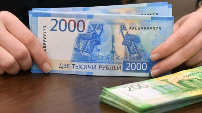 روسيا ترفع سعر الفائدة إلى 20% وتأمر الشركات ببيع العملات الأجنبية