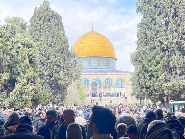 30 ألفا يؤدون صلاة الجمعة في المسجد الأقصى