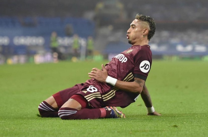 رسميا.. برشلونة يعلن ضم رافينيا