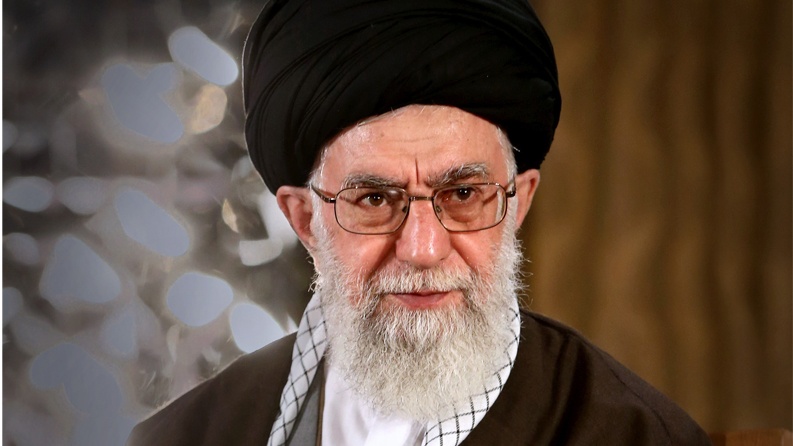 خامنئي: الثلاثاء أول أيام عيد الفطر