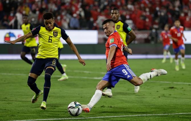 تشيلي تقدم شكوى إلى "فيفا" بشأن جنسية لاعب إكوادوري