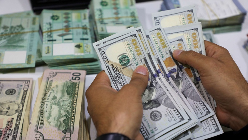 أسعار الواردات الأمريكية دون تغيير مع انخفاض تكاليف الوقود وبدفع من قوة الدولار