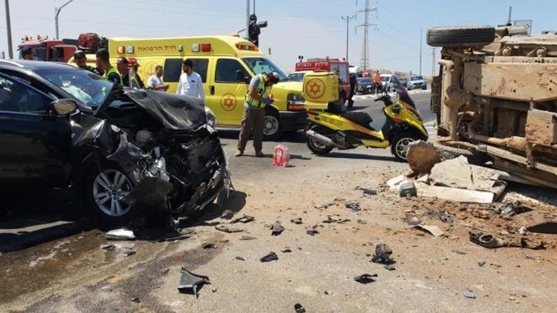 مصرع 4 مقدسين بينهم طفلان في حادث سير بالنقب