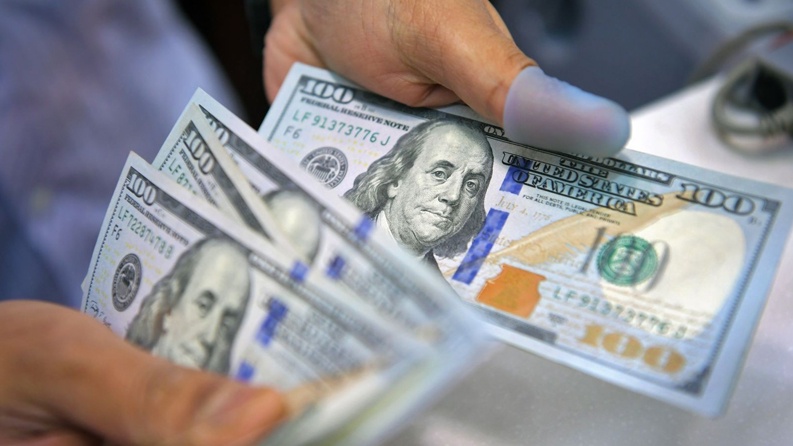 ضبط شبكة لترويج العملة المزيفة في نابلس