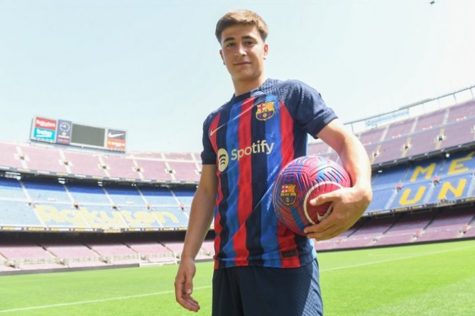 برشلونة يعلن ضم الشاب بابلو توري