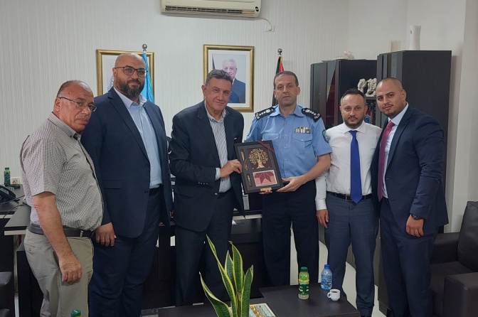 المباحث الجنائية وكهرباء القدس تبحثان انعكاسات قطع التيار على الوضع الأمني