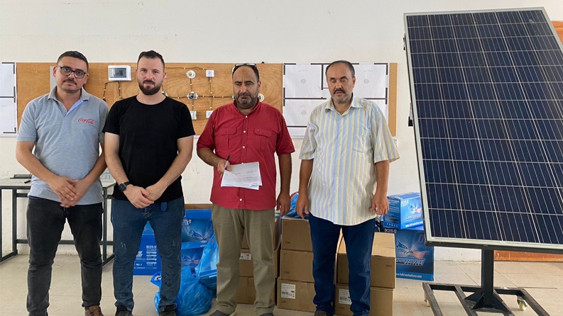 بالتعاون مع وزارة التربية والتعليم شركة المشروبات الوطنية كوكاكولا/كابي تجهّز المشغل المهني لتخصص الطاقة المتجددة في مدرسة دير البلح الصناعية