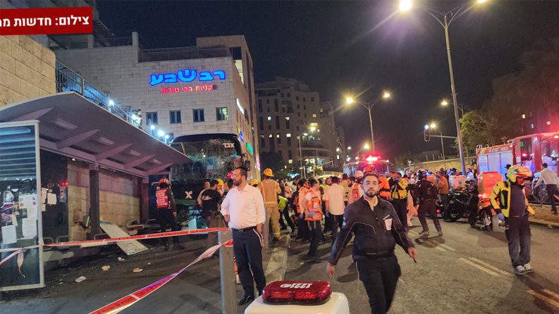 3 قتلى جراء انحراف حافلة بالقدس