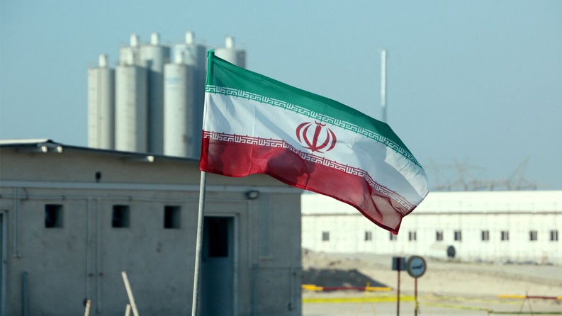 طهران تتمسك بتفعيل الاتفاق النووي وإسرائيل تهدد