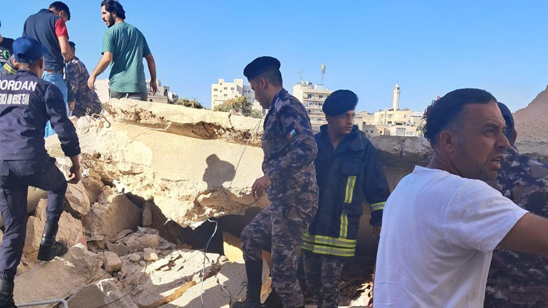 ارتفاع حصيلة انهيار مبنى في عمان إلى 14 قتيلا