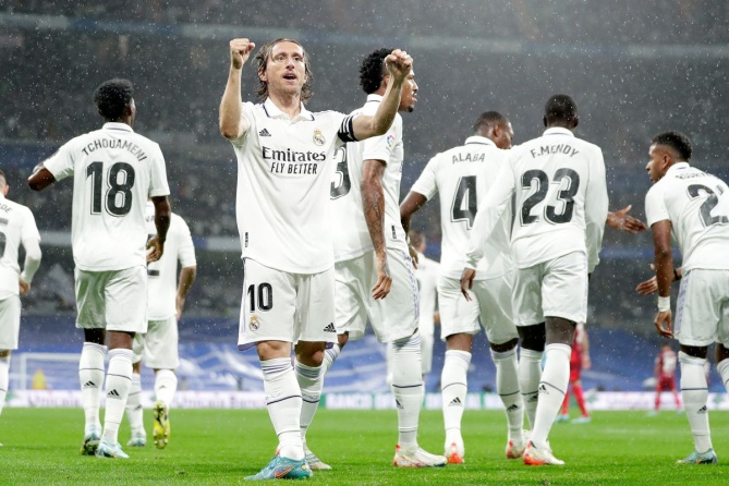 ريال مدريد يعبر محطة إشبيلية بثلاثية