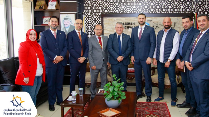 البنك الإسلامي الفلسطيني وبلدية البيرة يبحثان تعزيز التعاون المشترك