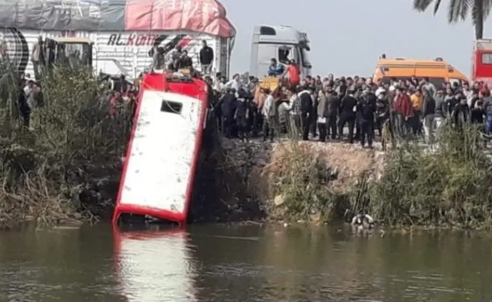 مصر: 19 وفاة بانقلاب حافلة في "ترعة"