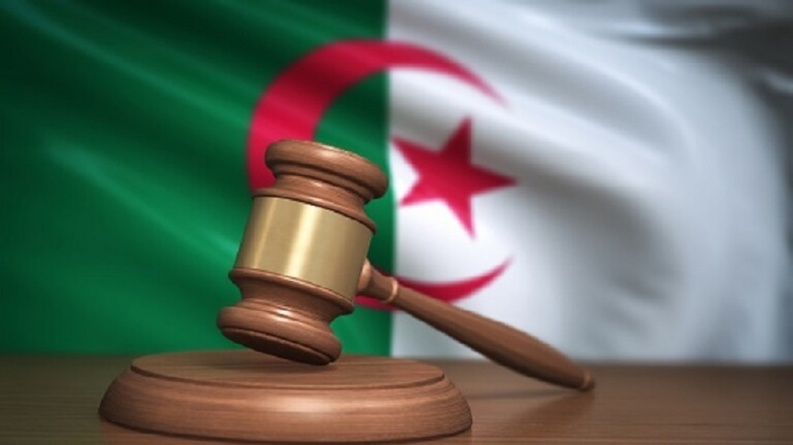 الجزائر: النيابة تطلب إعدام 74 متورطاً بجريمة قتل