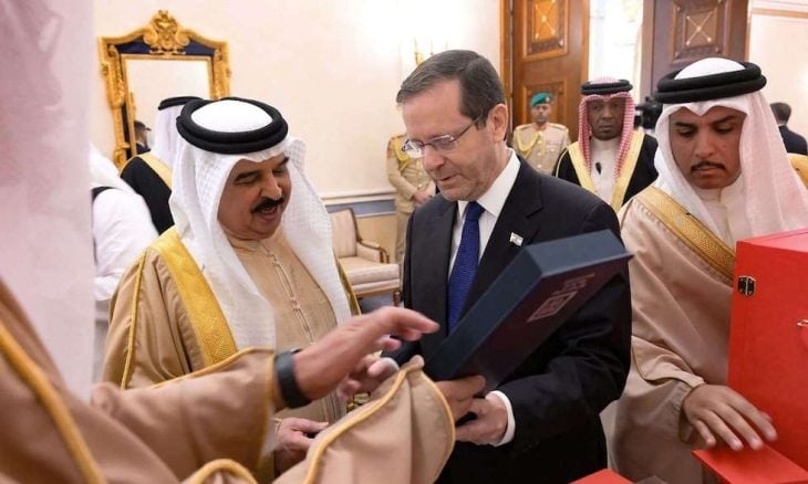 ملك البحرين يتلقى رسالة خطية من رئيس إسرائيل