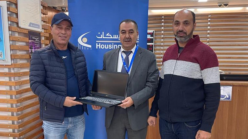 بنك الإسكان يتبرع بأجهزة مكتبية لمجلس قروي أبو فلاح
