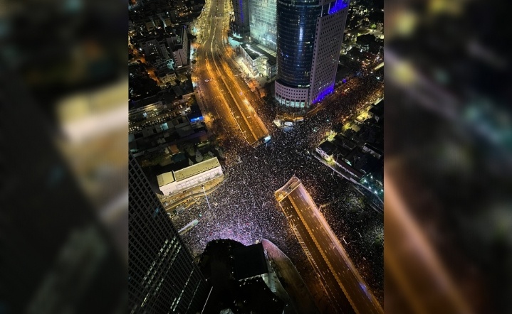 عشرات الآلاف يشاركون بالتظاهرات ضد الحكومة الإسرائيلية