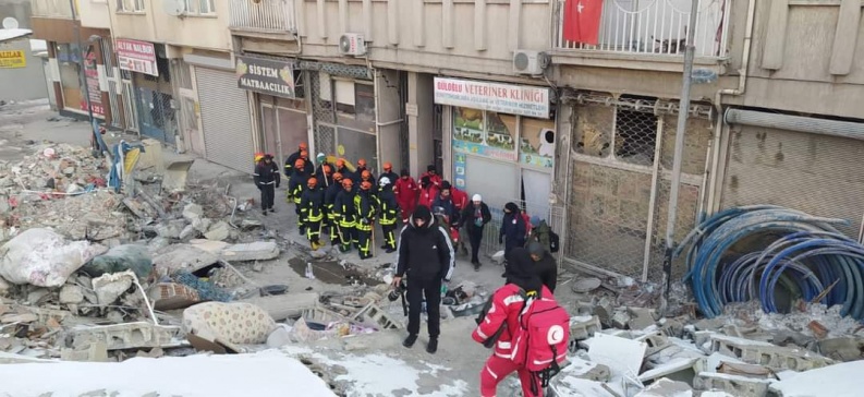 نحو 22 ألف قتيل في تركيا وسوريا جراء الزلزال
